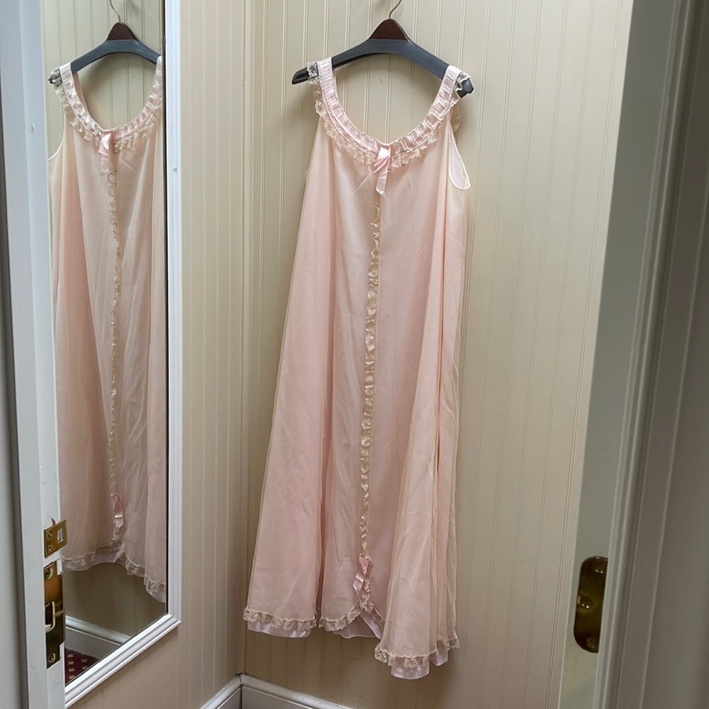 Oderte Barsa Vintage Pink with Beige Lace Nightgown. Size Medium.
